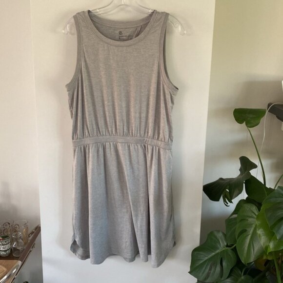 GapFit Sleeveless CutOut Dress in Brushed Tech Jersey GAP M stretch open back - Picture 2 of 5